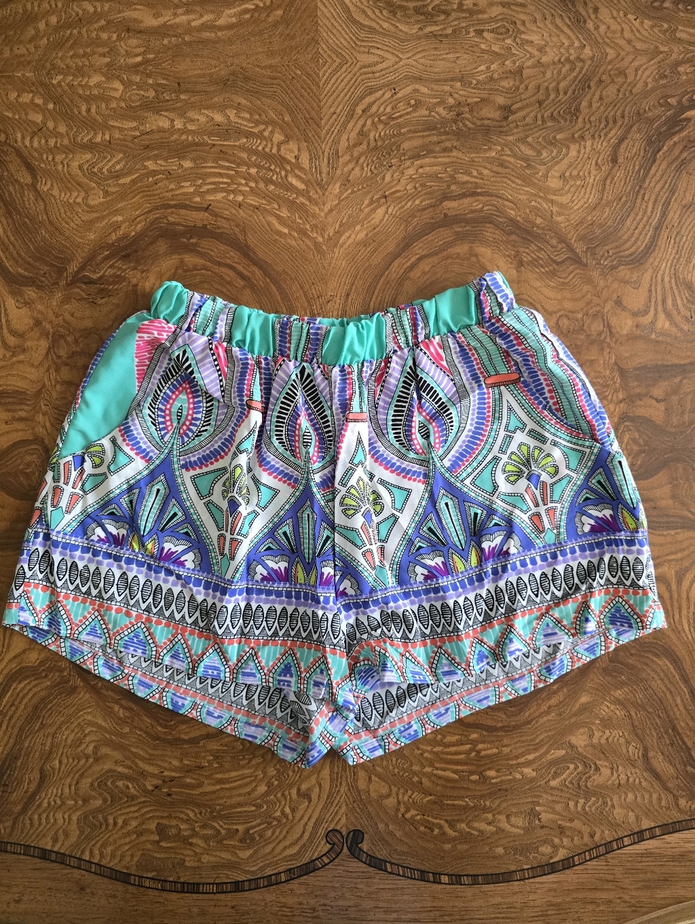 Tyche Boho Chic Geometric Tribal Print Drapey Shorts Womens Size Medium